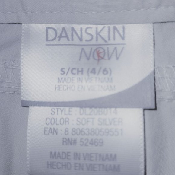 Danskin Now Soft Silver Tie Leg Button Front Capris Size S NWT - Picture 4 of 6